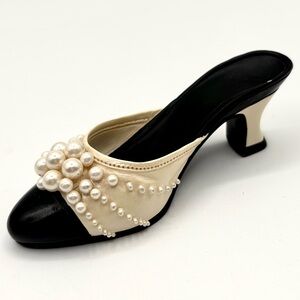 Collectible 1998 Just The Right Shoe Raine Miniature Pearl Mule